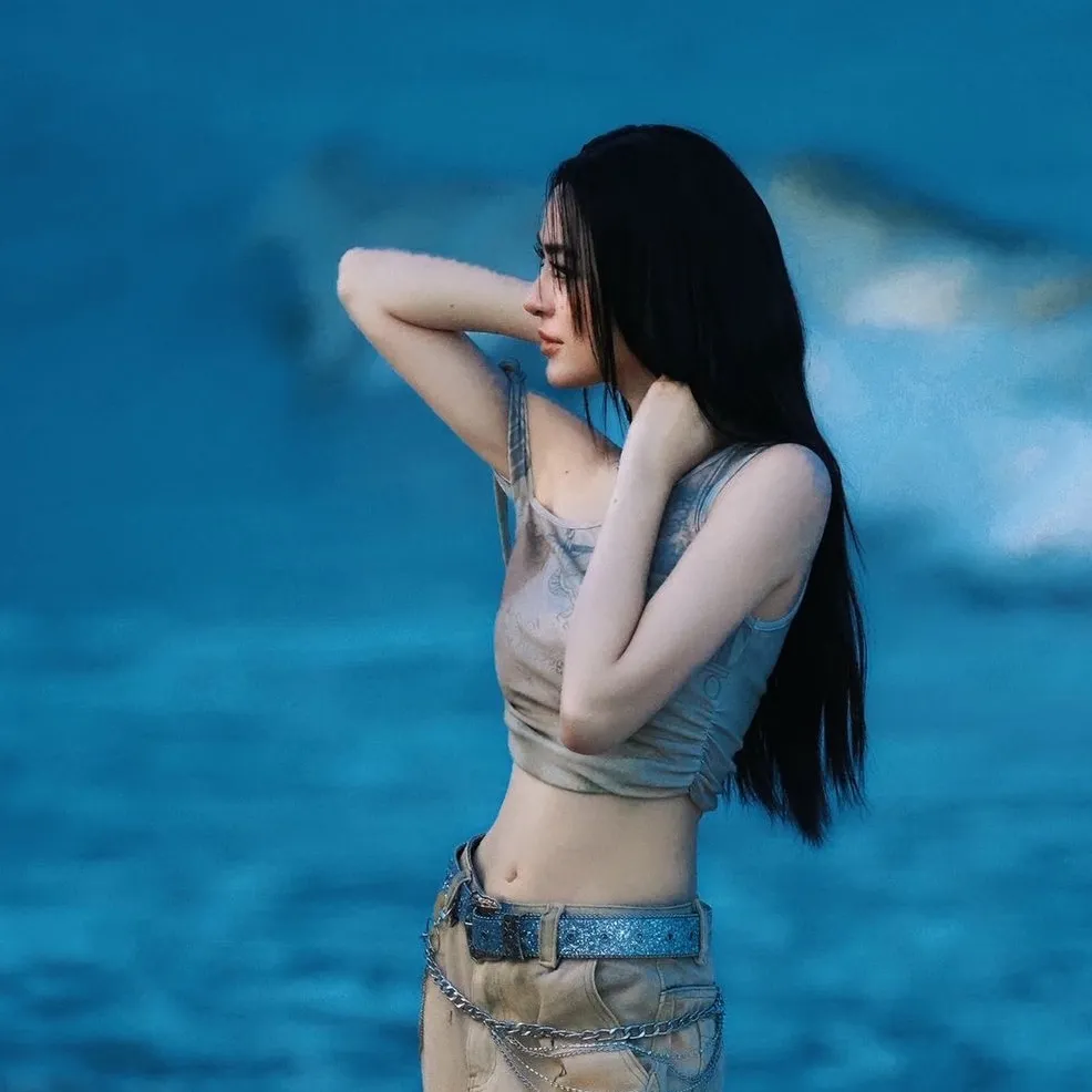 Ảnh 1 của Ling Ling Kwong 